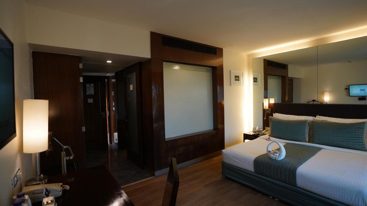 St Laurn Koregaon Park Pune Bagian luar foto